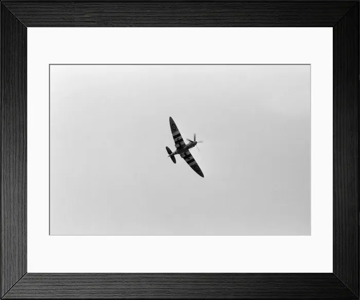 Framed Print : Spitfire single seat fighter aircraft on show at RAF Woodvale, South of Southport