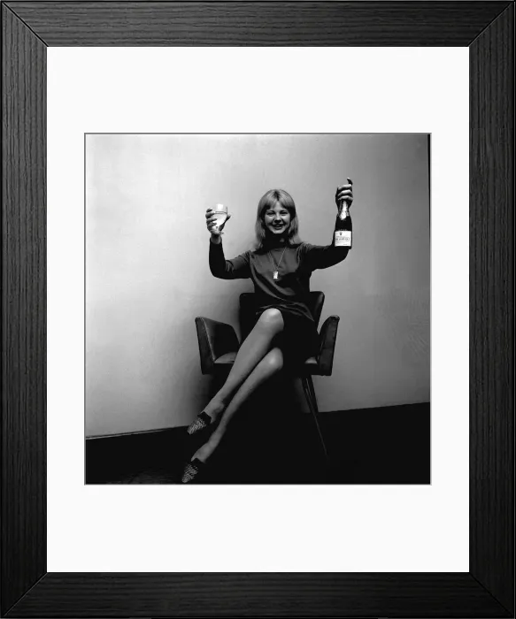 Framed Print : Blonde model Marilyn (Mandy) Rice Davies age 18 pictured in April 1963 Framed Print : Blonde model Marilyn (Mandy) Rice Davies age 18 pictured in April 1963