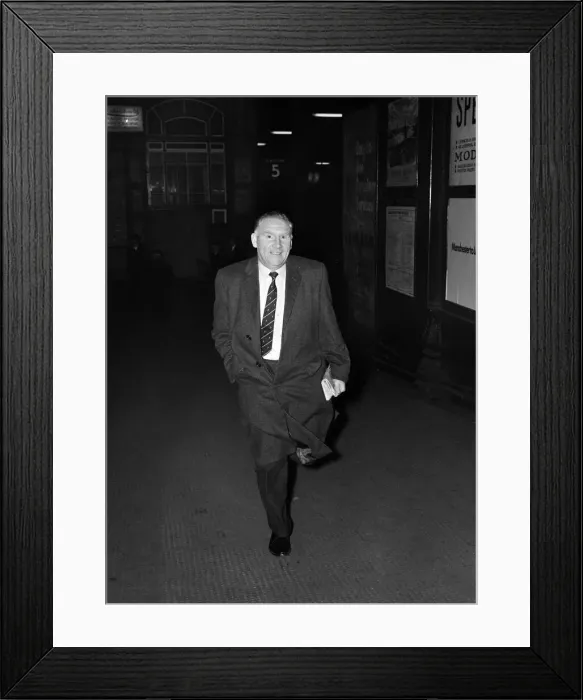 Framed Print : Tottenham Hotspur manager Bill Nicholson hurries out of Preston Station as he tries to