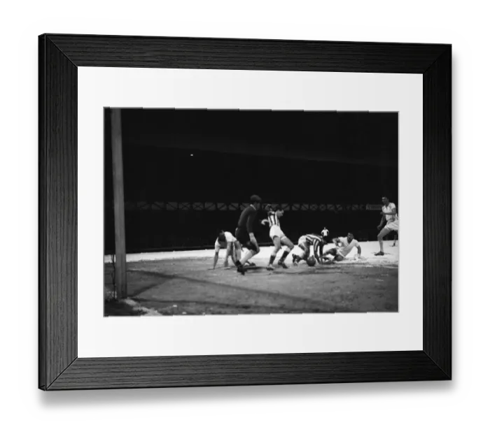 Framed Print : FA Cup Fourth Round replay match at Roker Park. Sunderland 5 v Gravesend