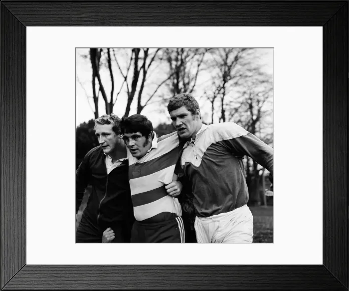 Framed Print : Welsh Rugby Team, Training Session, 8th November 1973. Glyn Shaw (right)