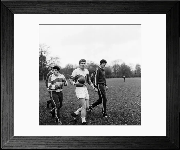 Framed Print : Welsh Rugby Team, Training Session, 8th November 1973. Glyn Shaw (centre)