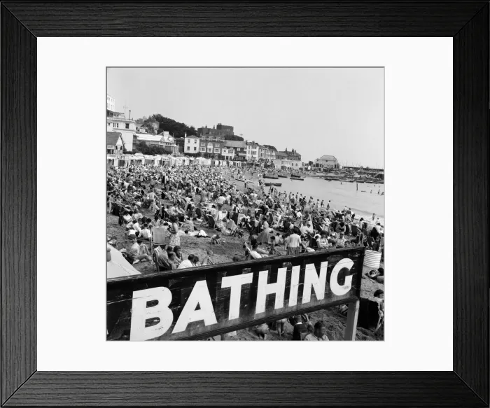 Framed Print : Holiday scenes in Broadstairs, Kent. 1st August 1959