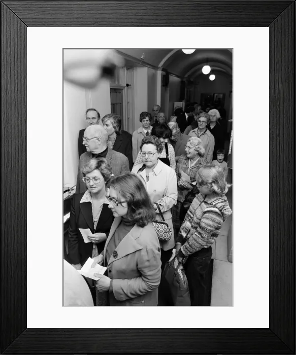 Framed Print : Smallpox Outbreak Birmingham 1978. Janet Parker a British medical photographer became Framed Print : Smallpox Outbreak Birmingham 1978. Janet Parker a British medical photographer became