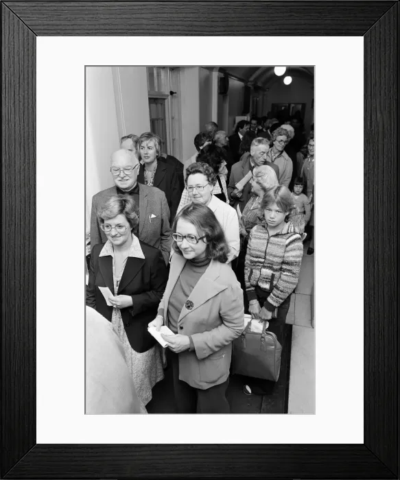 Framed Print : Smallpox Outbreak Birmingham 1978. Janet Parker a British medical photographer became