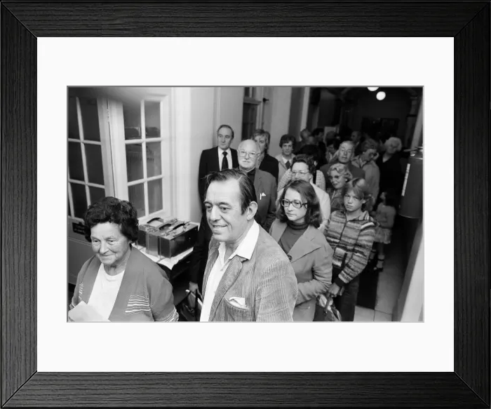 Framed Print : Smallpox Outbreak Birmingham 1978. Janet Parker a British medical photographer became