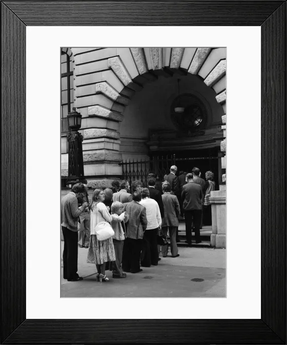 Framed Print : Smallpox Outbreak Birmingham 1978. Janet Parker a British medical photographer became