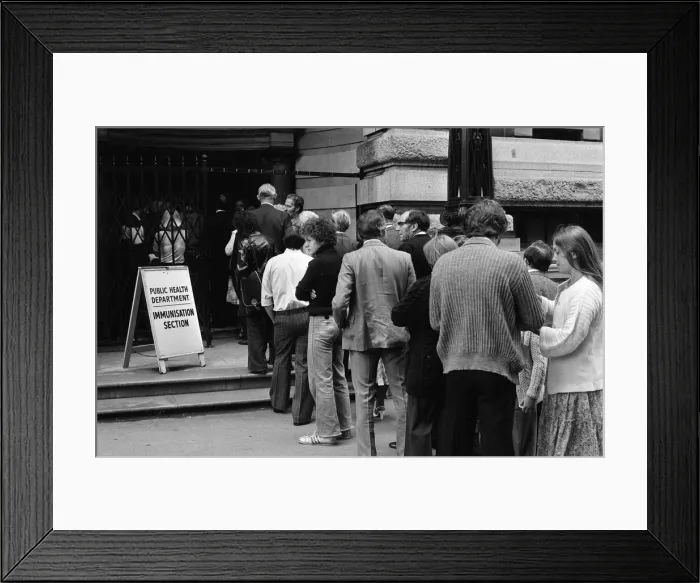 Framed Print : Smallpox Outbreak Birmingham 1978. Janet Parker a British medical photographer became