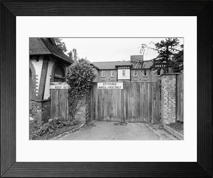 Framed Print : Smallpox Outbreak Birmingham 1978. Janet Parker a British medical photographer became Framed Print : Smallpox Outbreak Birmingham 1978. Janet Parker a British medical photographer became