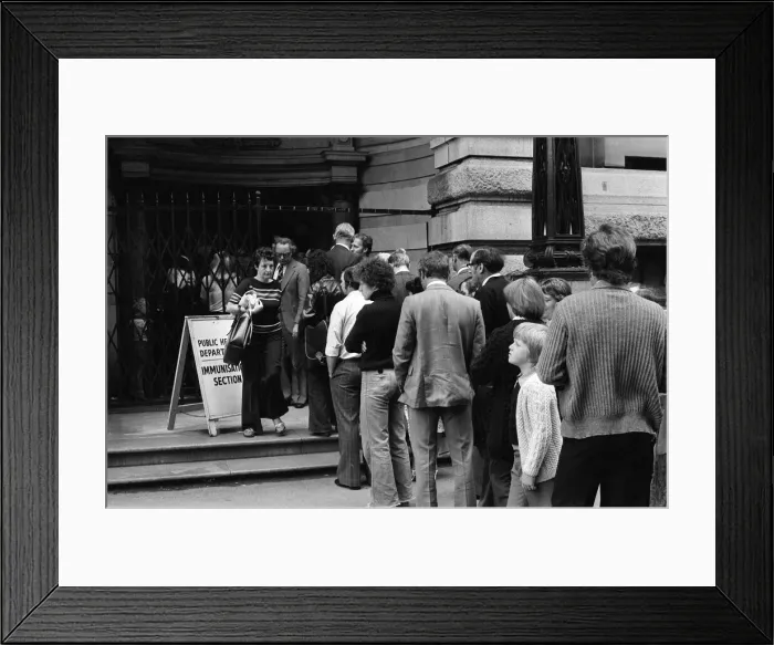 Framed Print : Smallpox Outbreak Birmingham 1978. Janet Parker a British medical photographer became