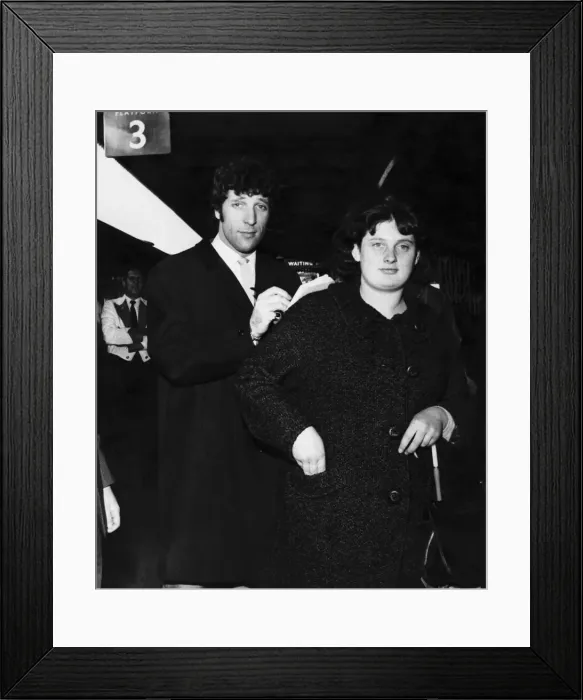 Framed Print : Welsh singing star Tom Jones signs an autograph for a fan at Cardiff Central Railway Framed Print : Welsh singing star Tom Jones signs an autograph for a fan at Cardiff Central Railway