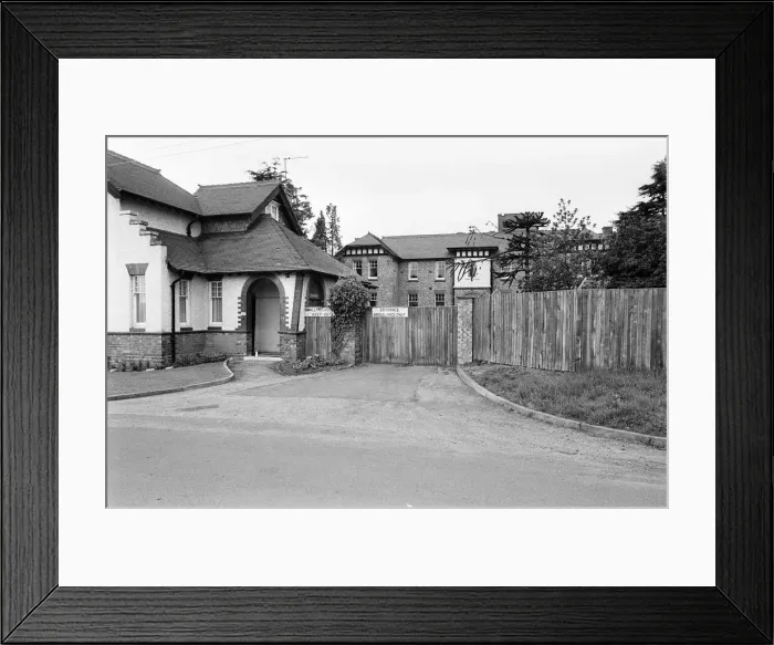 Framed Print : Smallpox Outbreak Birmingham 1978. Janet Parker a British medical photographer became Framed Print : Smallpox Outbreak Birmingham 1978. Janet Parker a British medical photographer became