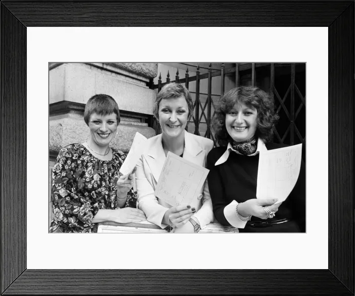 Framed Print : Smallpox Outbreak Birmingham 1978. Janet Parker a British medical photographer became