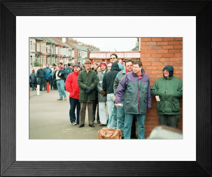 Framed Print : Fans desperate for a ticket for Middlesbroughs last match at Ayresome Park against