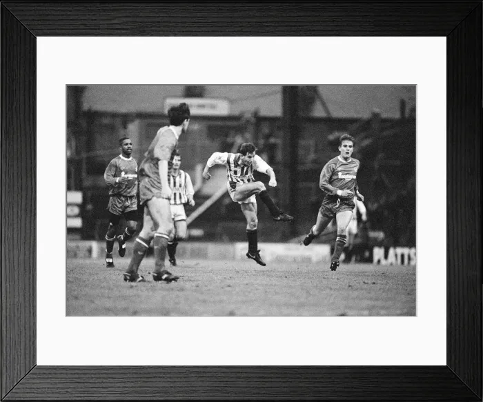 Framed Print : Huddersfield 2-1 Bury, Division 3 League match at Leeds Road, Saturday 22nd December 1990 Framed Print : Huddersfield 2-1 Bury, Division 3 League match at Leeds Road, Saturday 22nd December 1990