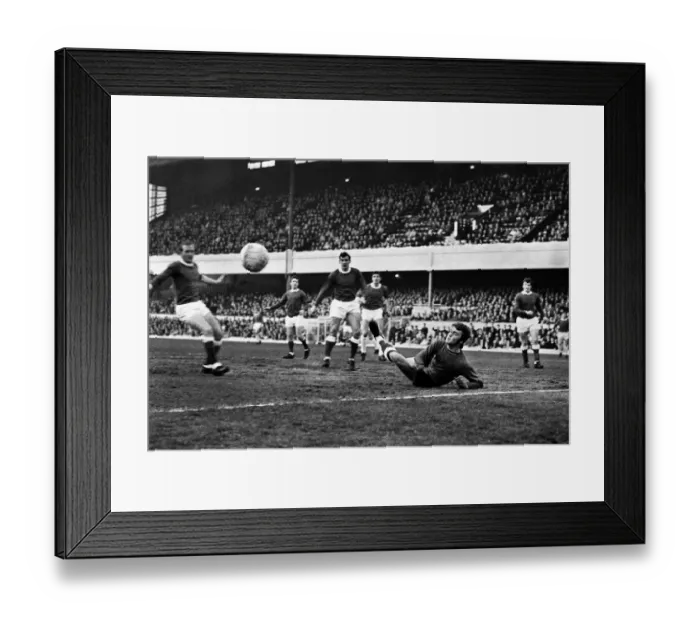 Framed Print : Andy Rankin, Everton goalkeeper. Arsenal v Everton, League Division One
