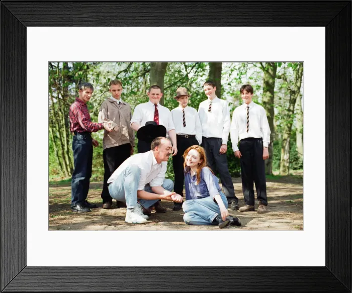 Framed Print : Belgrade Theatre in Education Team with youngsters from Coundon Court School studying Framed Print : Belgrade Theatre in Education Team with youngsters from Coundon Court School studying