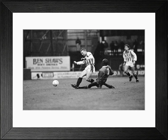 Framed Print : Huddersfield 2-1 Bury, Division 3 League match at Leeds Road, Saturday 22nd December 1990 Framed Print : Huddersfield 2-1 Bury, Division 3 League match at Leeds Road, Saturday 22nd December 1990