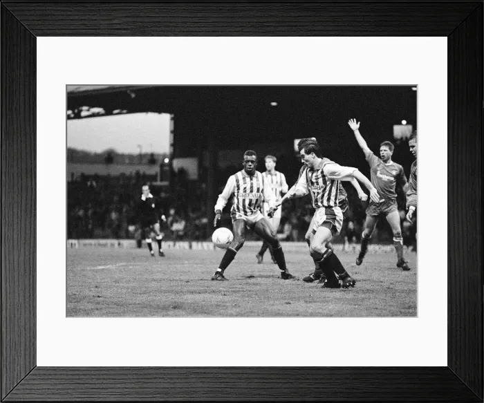 Framed Print : Huddersfield 2-1 Bury, Division 3 League match at Leeds Road, Saturday 22nd December 1990 Framed Print : Huddersfield 2-1 Bury, Division 3 League match at Leeds Road, Saturday 22nd December 1990