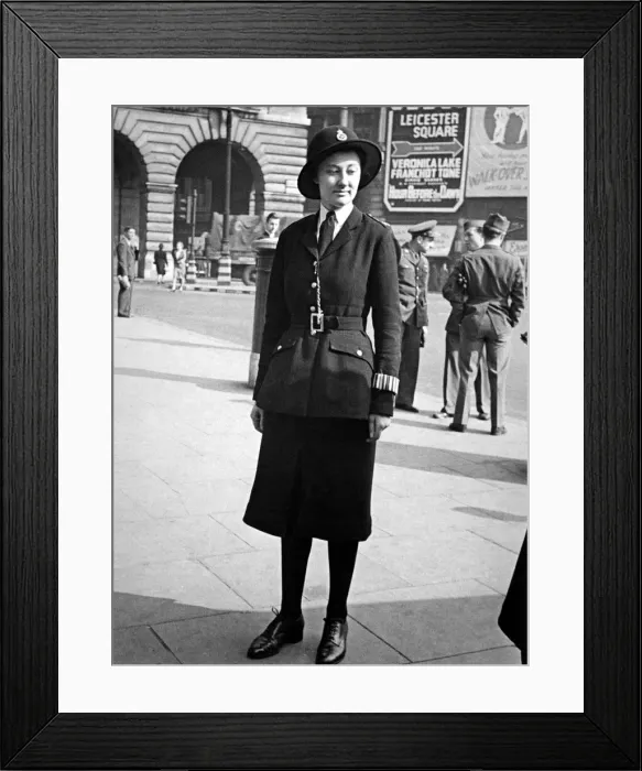 Framed Print : Policewoman on duty in Piccadilly Circus, London during the Second World War Framed Print : Policewoman on duty in Piccadilly Circus, London during the Second World War