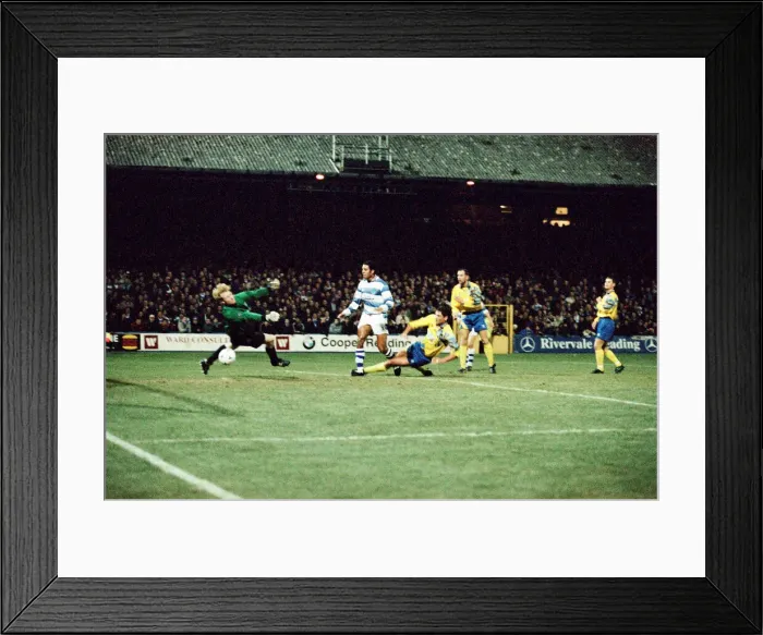Framed Print : Reading 1 -1 Cardiff FA Cup match held at Elm Park Stadium. 3rd February 1998 Framed Print : Reading 1 -1 Cardiff FA Cup match held at Elm Park Stadium. 3rd February 1998