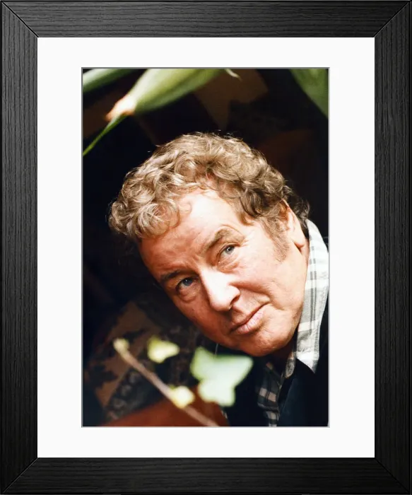 Framed Print : A portrait of folk singer Jimmie Macgregor, 5th October 1993 Framed Print : A portrait of folk singer Jimmie Macgregor, 5th October 1993