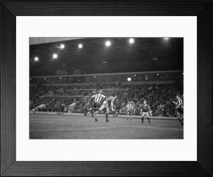 Framed Print : West Brom 1-0 Charlton, FA Cup match at The Hawthorns, Saturday 27th January 1990
