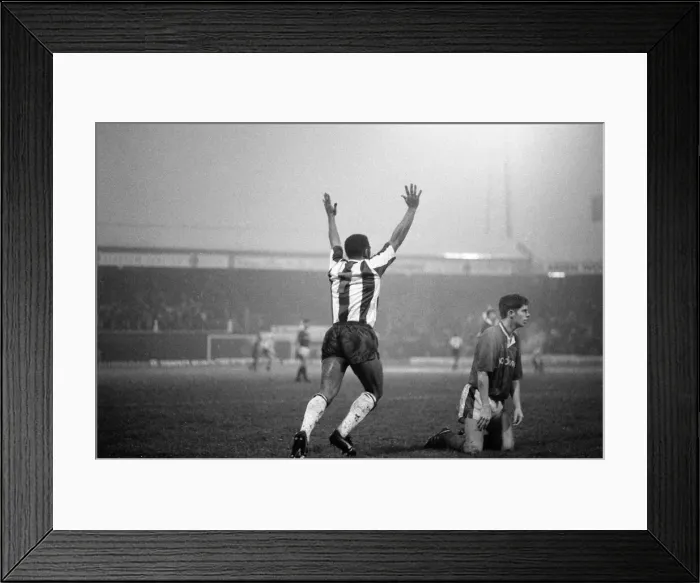 Framed Print : West Brom 1-0 Charlton, FA Cup match at The Hawthorns, Saturday 27th January 1990 Framed Print : West Brom 1-0 Charlton, FA Cup match at The Hawthorns, Saturday 27th January 1990