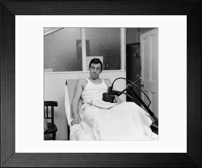 Framed Print : England team btraining session at Stamford Bridge. Injured goalkeeper Gordon Banks Framed Print : England team btraining session at Stamford Bridge. Injured goalkeeper Gordon Banks