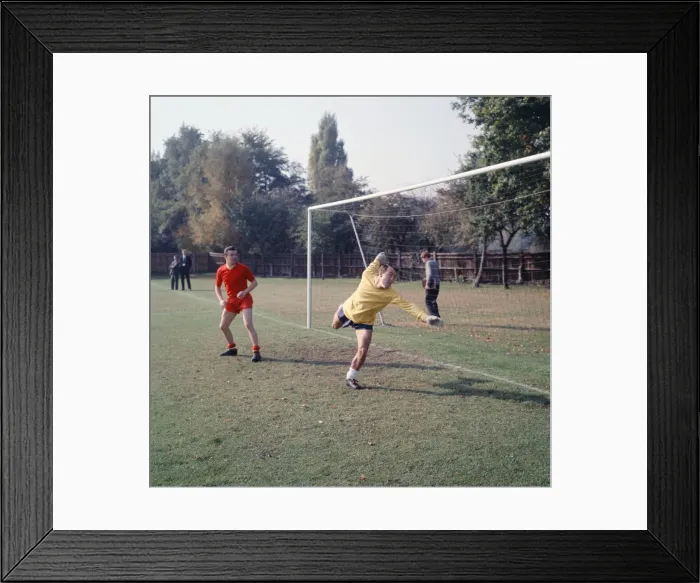 Framed Print : Enggland team training session ahead of their international match against Belgium Framed Print : Enggland team training session ahead of their international match against Belgium