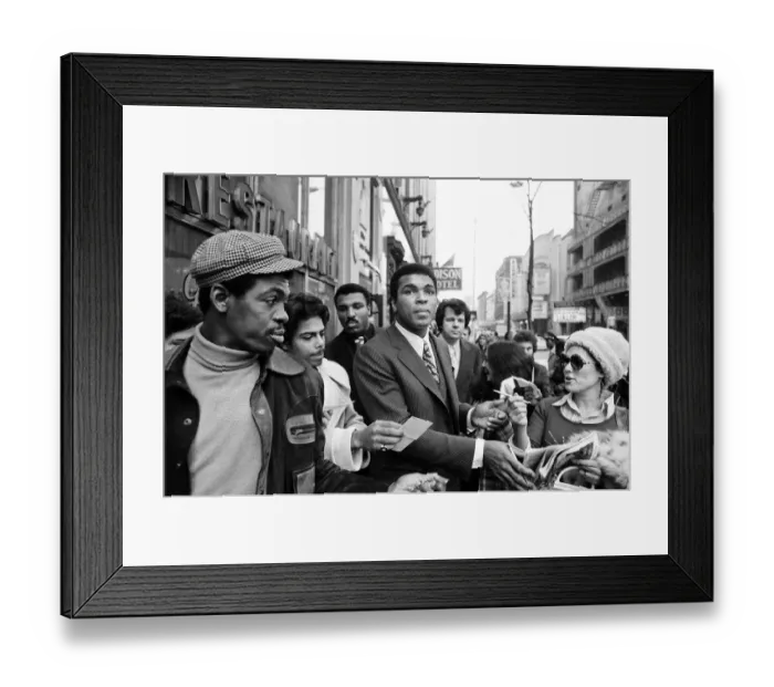 Framed Print : Muhammad Ali signing autographs ahead of his rematch with Joe Frazier Framed Print : Muhammad Ali signing autographs ahead of his rematch with Joe Frazier