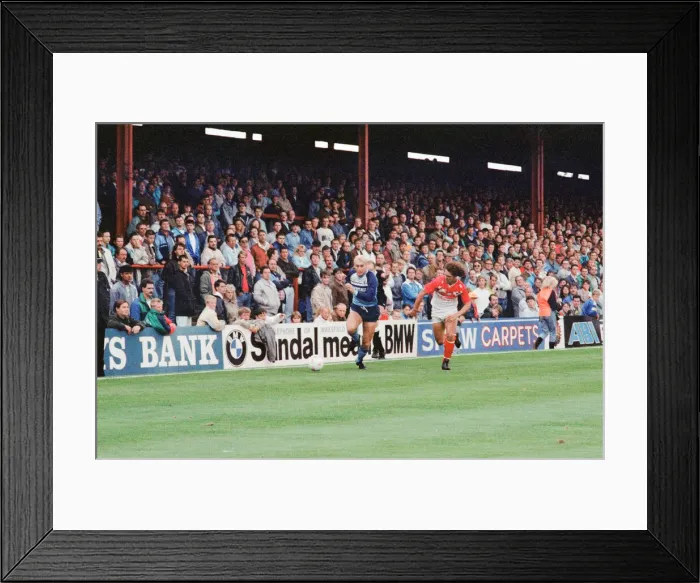 Framed Print : Barnsley 1-1 Middlesbrough, Division Two league match at the Oakwell Ground Framed Print : Barnsley 1-1 Middlesbrough, Division Two league match at the Oakwell Ground