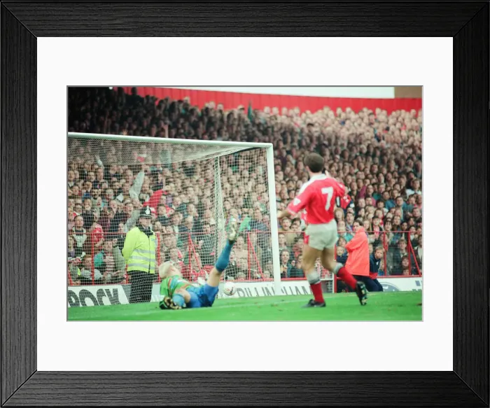 Framed Print : Middlesbrough 1-1 Manchester United, premier league match at Ayresome Park Framed Print : Middlesbrough 1-1 Manchester United, premier league match at Ayresome Park