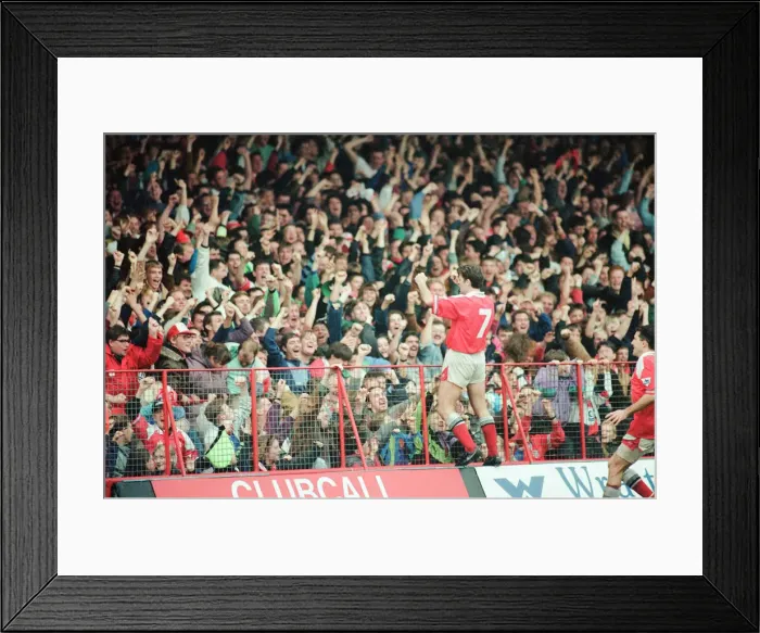 Framed Print : Middlesbrough 1-1 Manchester United, premier league match at Ayresome Park