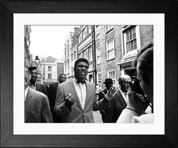 Framed Print : Cassius Clay later to become Muhammad Ali (centre) In town for the heavyweight title Framed Print : Cassius Clay later to become Muhammad Ali (centre) In town for the heavyweight title