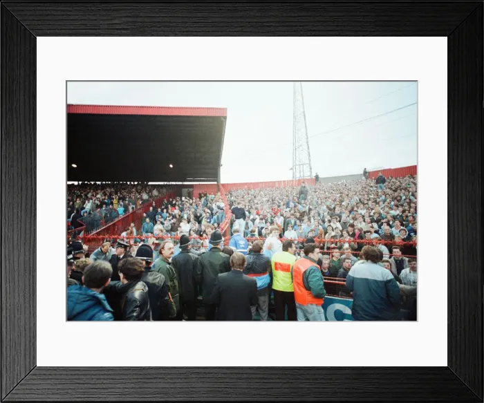Framed Print : Middlesbrough 0-2 Leeds, Division Two league match at Ayresome Park Framed Print : Middlesbrough 0-2 Leeds, Division Two league match at Ayresome Park