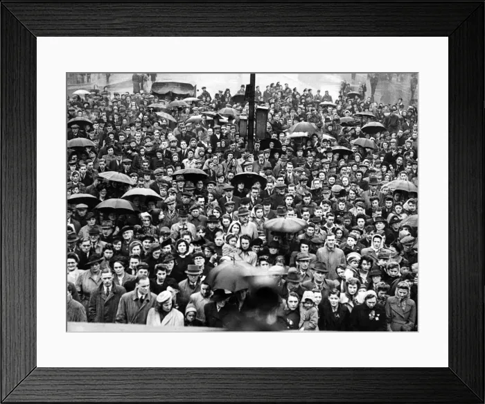 Framed Print : VE Day scenes in Teesside. 8th May 1945 Framed Print : VE Day scenes in Teesside. 8th May 1945