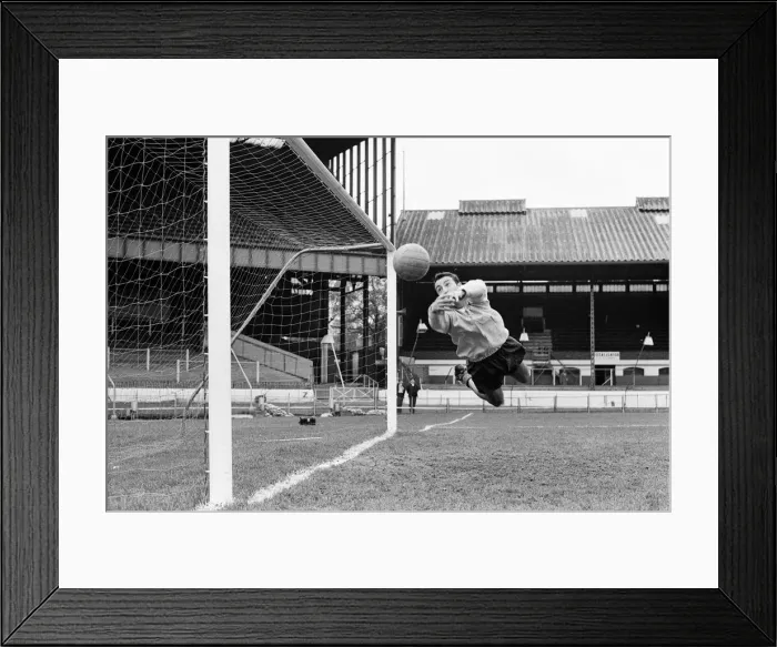 Framed Print : England team training session at Stamford Bridge ahead of their international friendly Framed Print : England team training session at Stamford Bridge ahead of their international friendly