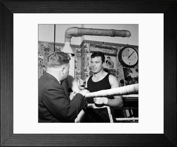 Framed Print : Boxer Dick Richardson talks to sports writer Sam Leitch. 3rd September 1961
