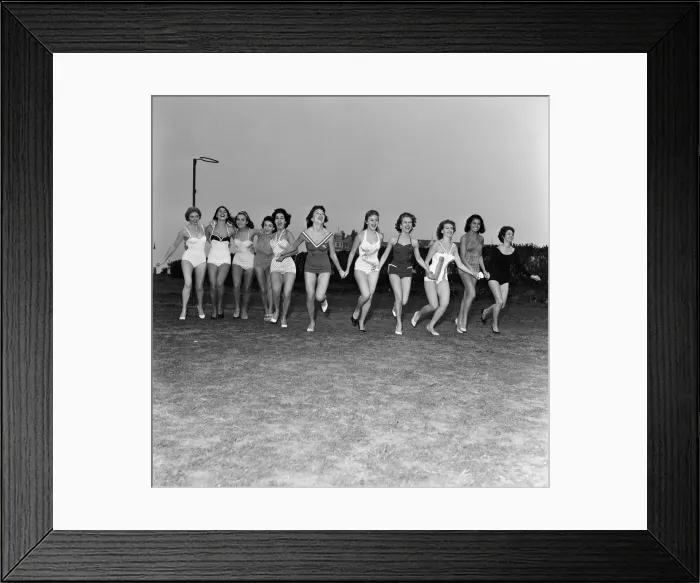 Framed Print : Miss World contestants go for a swim at the Butlins Hotel, Margate Framed Print : Miss World contestants go for a swim at the Butlins Hotel, Margate