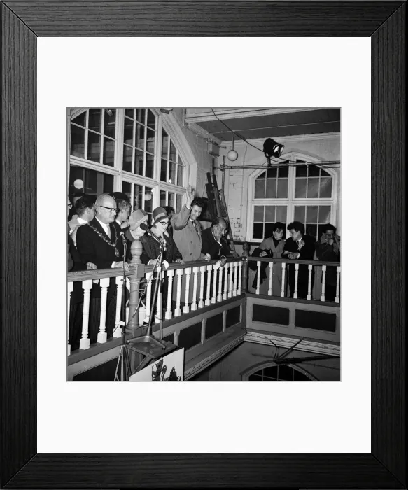 Framed Print : The Smethwick Constiuency General Election Count. Picture taken as the returning officer Framed Print : The Smethwick Constiuency General Election Count. Picture taken as the returning officer