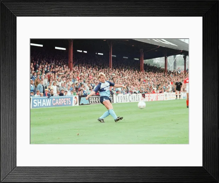 Framed Print : Barnsley 1-1 Middlesbrough, Division Two league match at the Oakwell Ground