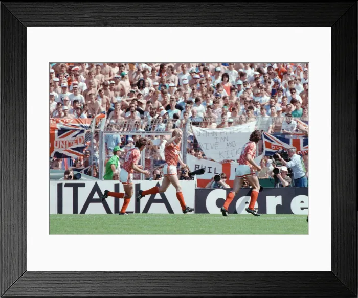 Framed Print : England v Soviet Union 1-3 1988 European Championships, Hanover Germany Group Match B Framed Print : England v Soviet Union 1-3 1988 European Championships, Hanover Germany Group Match B