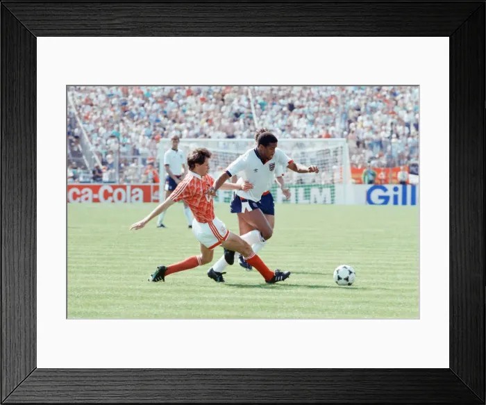 Framed Print : England v Soviet Union 1-3 1988 European Championships, Hanover Germany Group Match B Framed Print : England v Soviet Union 1-3 1988 European Championships, Hanover Germany Group Match B