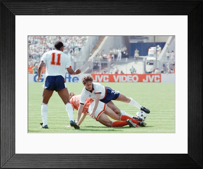 Framed Print : England v Soviet Union 1-3 1988 European Championships, Hanover Germany Group Match B Framed Print : England v Soviet Union 1-3 1988 European Championships, Hanover Germany Group Match B