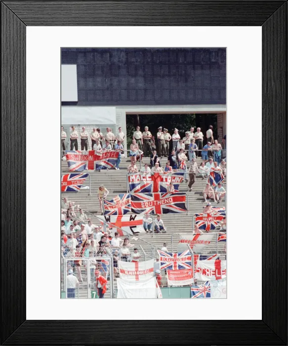 Framed Print : England v Soviet Union 1-3 1988 European Championships, Hanover Germany Group Match B Framed Print : England v Soviet Union 1-3 1988 European Championships, Hanover Germany Group Match B