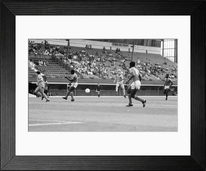 Framed Print : Coventry City v Zimbabwe, Pre Season Friendly at Highfield Road, Friday 19th August 1983 Framed Print : Coventry City v Zimbabwe, Pre Season Friendly at Highfield Road, Friday 19th August 1983