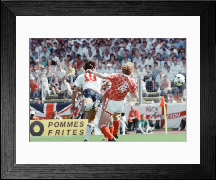 Framed Print : England v Soviet Union 1-3 1988 European Championships, Hanover Germany Group Match B Framed Print : England v Soviet Union 1-3 1988 European Championships, Hanover Germany Group Match B