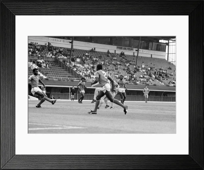 Framed Print : Coventry City v Zimbabwe, Pre Season Friendly at Highfield Road, Friday 19th August 1983 Framed Print : Coventry City v Zimbabwe, Pre Season Friendly at Highfield Road, Friday 19th August 1983