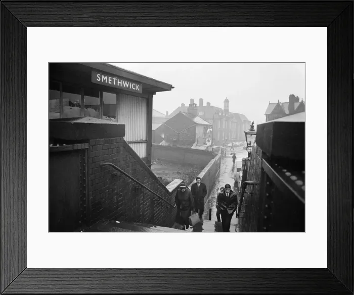 Framed Print : Smethwick Rolfe Street railway station, Smethwick, a town in the Sandwell Metropolitan Framed Print : Smethwick Rolfe Street railway station, Smethwick, a town in the Sandwell Metropolitan
